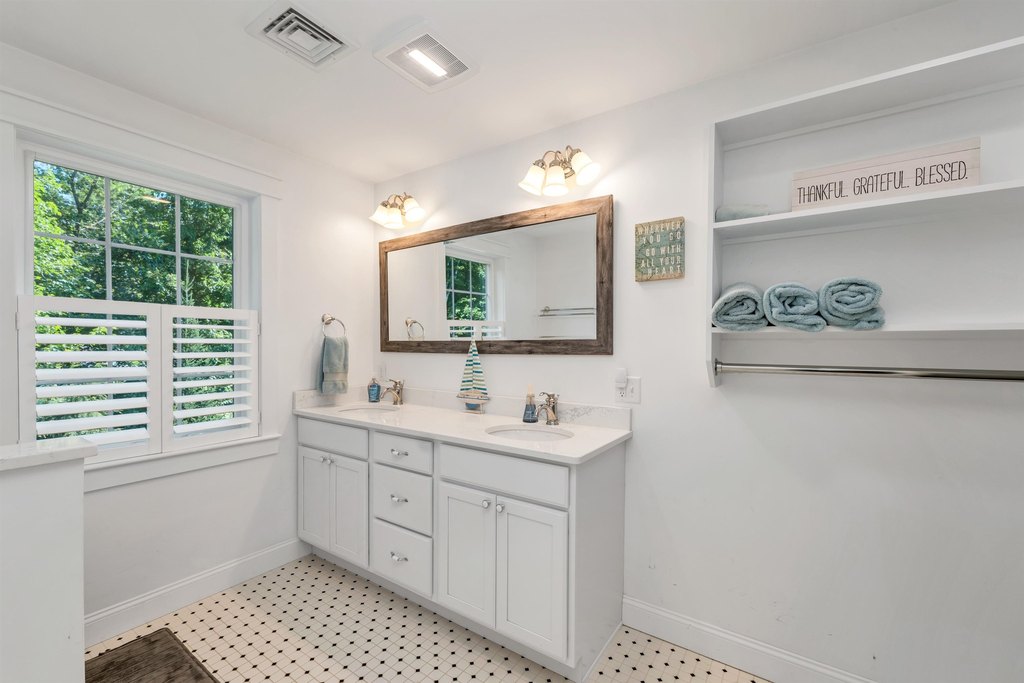 Wolfeboro, New Hampshire, 03894, United States, 3 Bedrooms Bedrooms, ,2.5 BathroomsBathrooms,Residential,Forsale,1941237