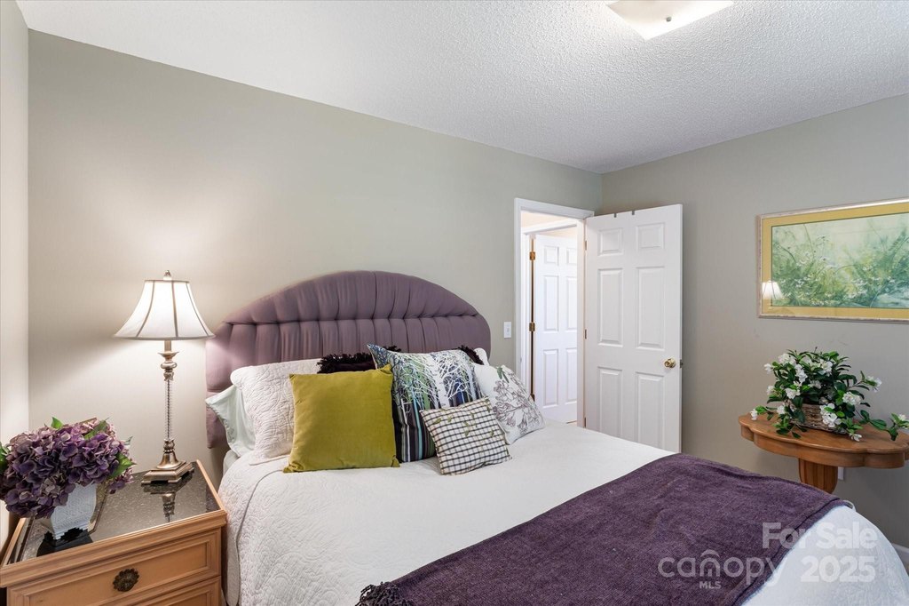 Saluda, North Carolina, 28773, United States, 3 Bedrooms Bedrooms, ,2 BathroomsBathrooms,Residential,Forsale,1886040