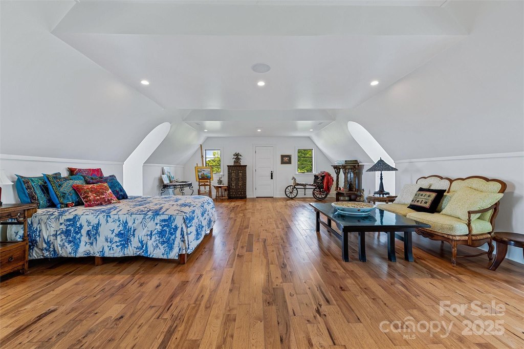 Hendersonville, North Carolina, 28792, United States, 3 Bedrooms Bedrooms, ,4.5 BathroomsBathrooms,Residential,Forsale,1886093