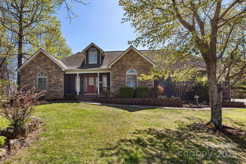 Saluda, North Carolina, 28773, United States, 3 Bedrooms Bedrooms, ,2 BathroomsBathrooms,Residential,Forsale,1886040