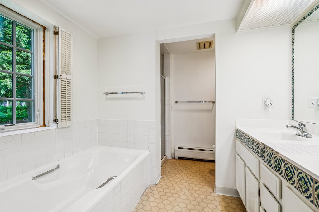 Hanover, New Hampshire, 03755, United States, 4 Bedrooms Bedrooms, ,4.5 BathroomsBathrooms,Residential,Forsale,1999500