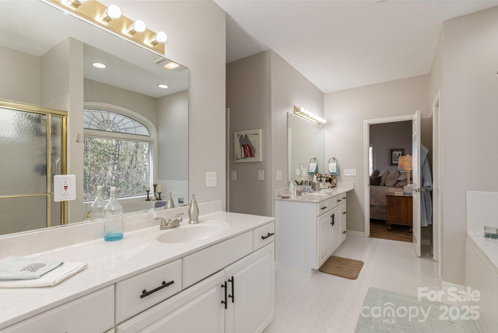 Flat Rock, North Carolina, 28731, United States, 3 Bedrooms Bedrooms, ,2.5 BathroomsBathrooms,Residential,Forsale,1886044