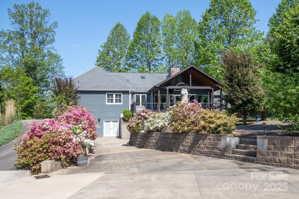 Saluda, North Carolina, 28773, United States, 3 Bedrooms Bedrooms, ,2 BathroomsBathrooms,Residential,Forsale,1886040