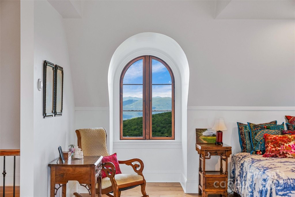 Hendersonville, North Carolina, 28792, United States, 3 Bedrooms Bedrooms, ,4.5 BathroomsBathrooms,Residential,Forsale,1886093