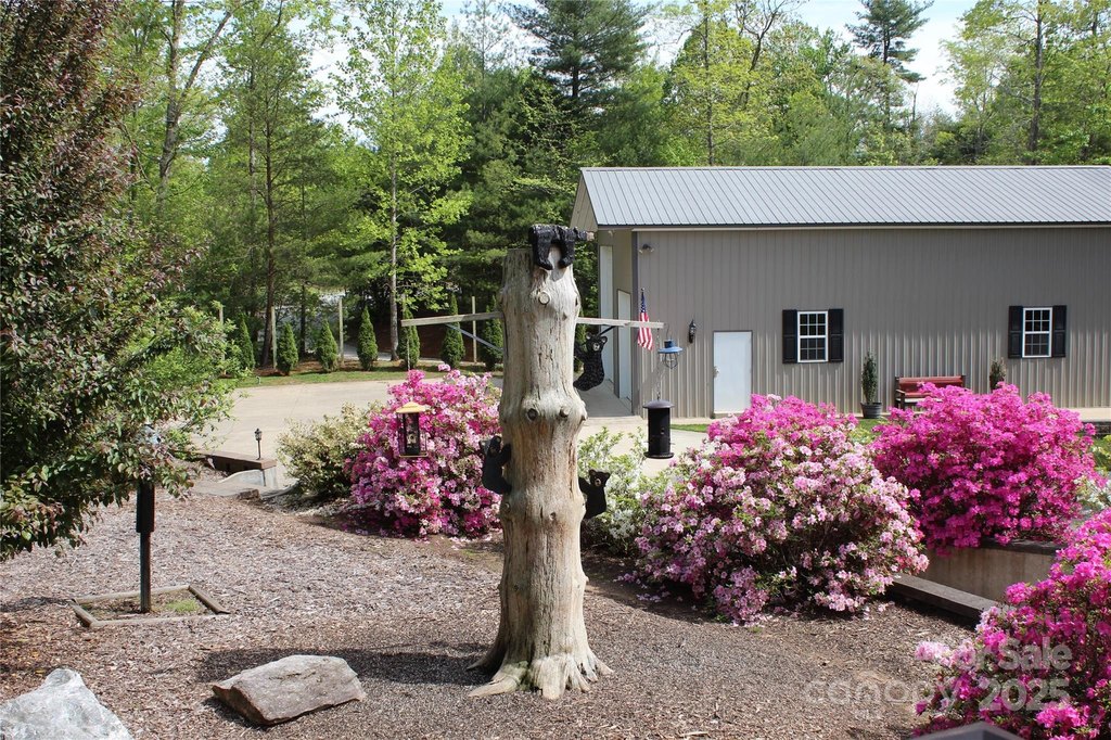 Saluda, North Carolina, 28773, United States, 3 Bedrooms Bedrooms, ,2 BathroomsBathrooms,Residential,Forsale,1886040