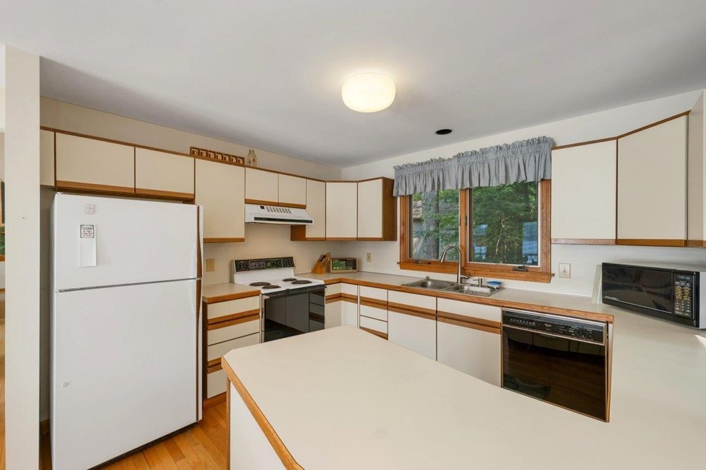 Alton, New Hampshire, 03810, United States, 2 Bedrooms Bedrooms, ,2 BathroomsBathrooms,Residential,Forsale,1941246