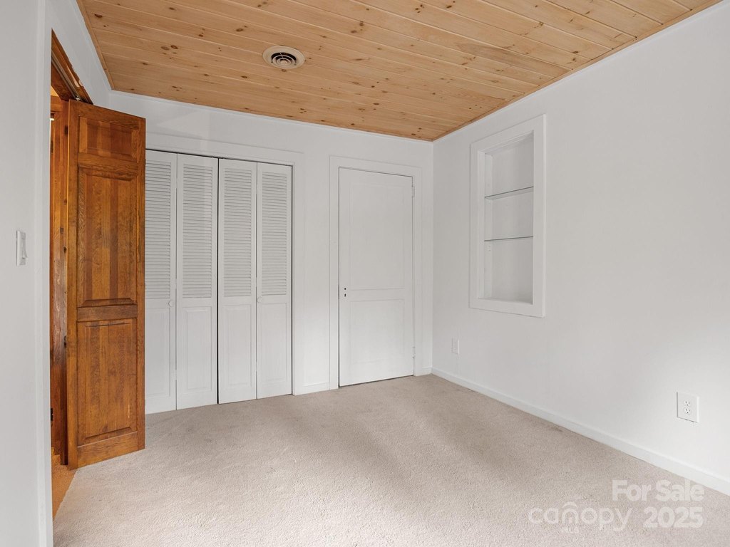 Tryon, North Carolina, 28782, United States, 4 Bedrooms Bedrooms, ,2.5 BathroomsBathrooms,Residential,Forsale,1886048