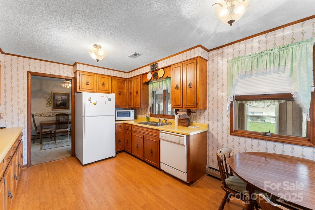 Leicester, North Carolina, 28748, United States, 3 Bedrooms Bedrooms, ,2 BathroomsBathrooms,Residential,Forsale,1960258