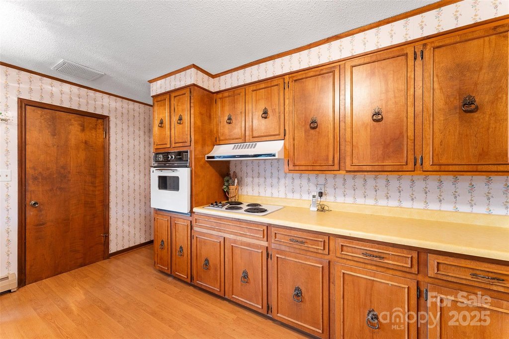 Leicester, North Carolina, 28748, United States, 3 Bedrooms Bedrooms, ,2 BathroomsBathrooms,Residential,Forsale,1960258