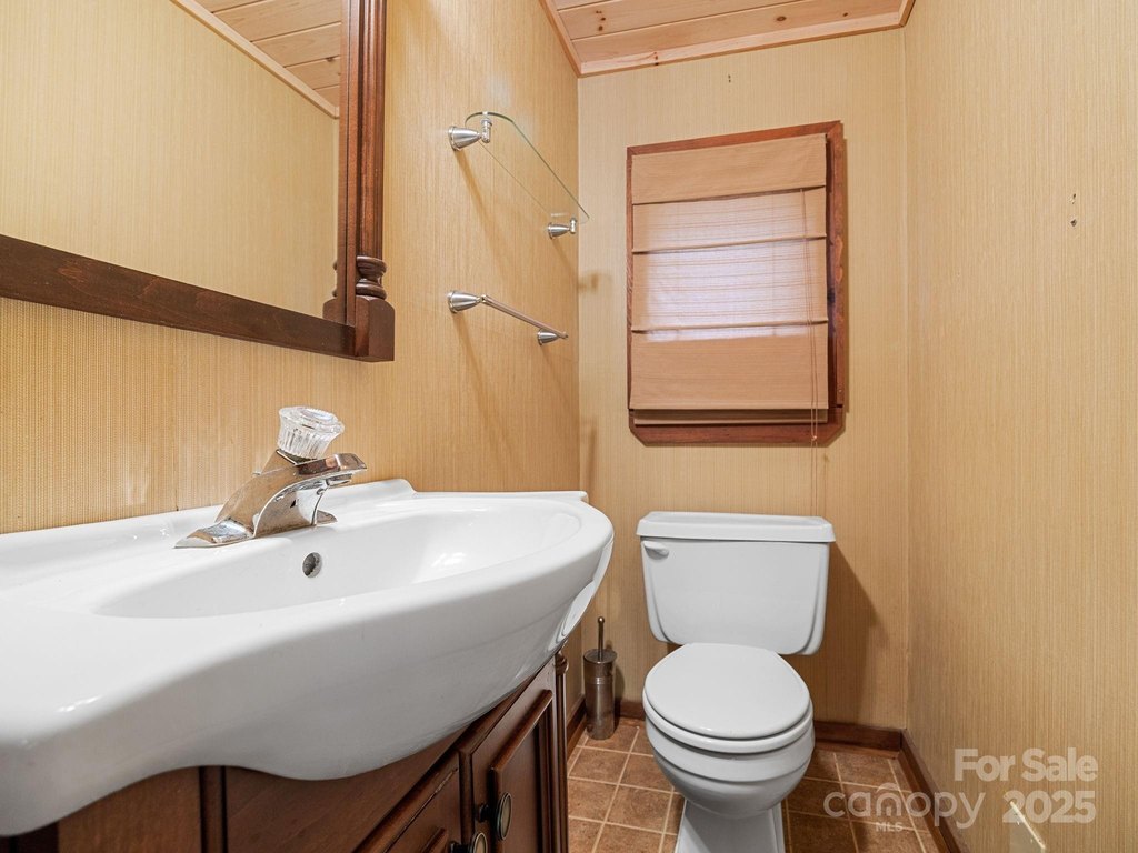 Tryon, North Carolina, 28782, United States, 4 Bedrooms Bedrooms, ,2.5 BathroomsBathrooms,Residential,Forsale,1886048