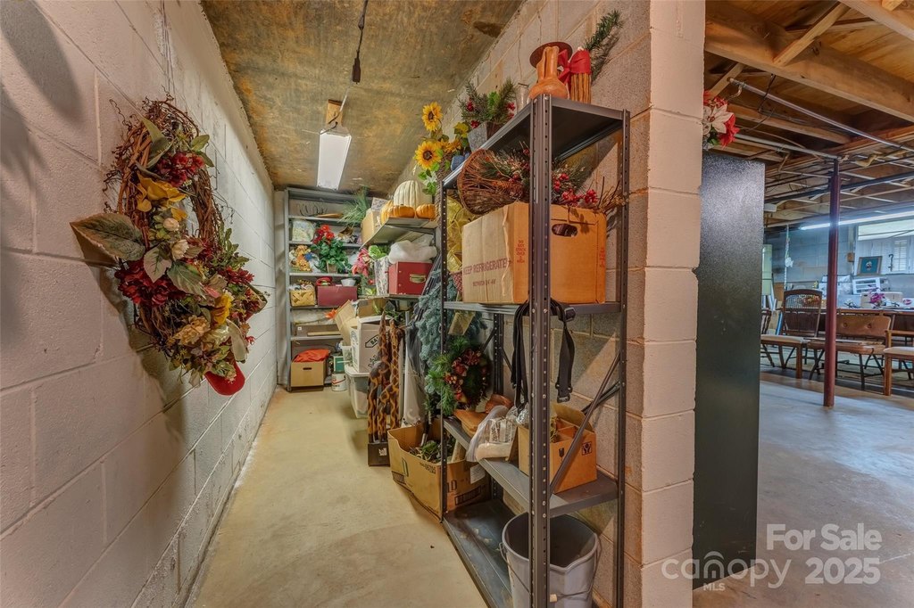 Leicester, North Carolina, 28748, United States, 3 Bedrooms Bedrooms, ,2 BathroomsBathrooms,Residential,Forsale,1960258