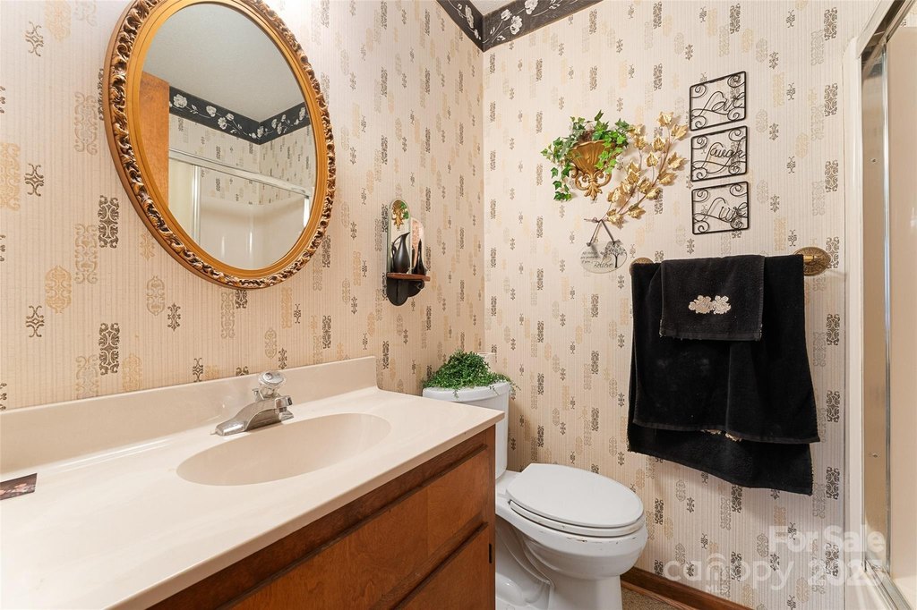 Leicester, North Carolina, 28748, United States, 3 Bedrooms Bedrooms, ,2 BathroomsBathrooms,Residential,Forsale,1960258