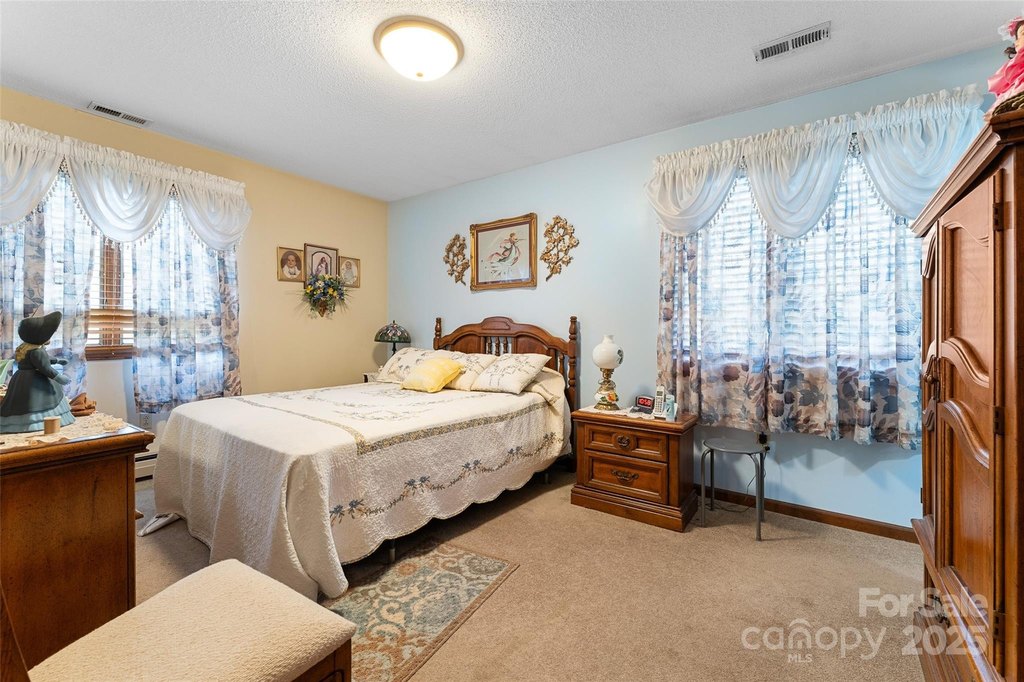 Leicester, North Carolina, 28748, United States, 3 Bedrooms Bedrooms, ,2 BathroomsBathrooms,Residential,Forsale,1960258