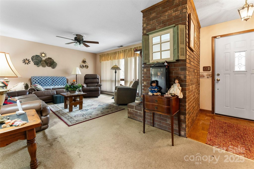 Leicester, North Carolina, 28748, United States, 3 Bedrooms Bedrooms, ,2 BathroomsBathrooms,Residential,Forsale,1960258