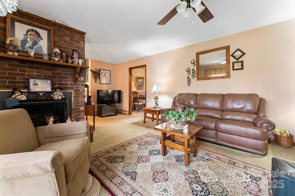 Leicester, North Carolina, 28748, United States, 3 Bedrooms Bedrooms, ,2 BathroomsBathrooms,Residential,Forsale,1960258