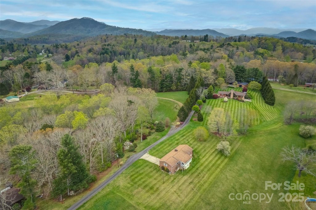 Leicester, North Carolina, 28748, United States, 3 Bedrooms Bedrooms, ,2 BathroomsBathrooms,Residential,Forsale,1960258