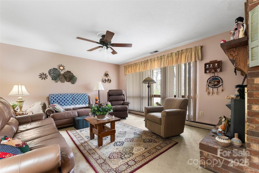 Leicester, North Carolina, 28748, United States, 3 Bedrooms Bedrooms, ,2 BathroomsBathrooms,Residential,Forsale,1960258