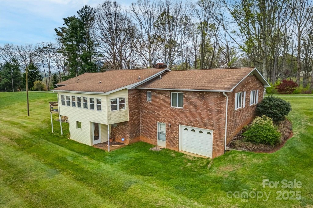 Leicester, North Carolina, 28748, United States, 3 Bedrooms Bedrooms, ,2 BathroomsBathrooms,Residential,Forsale,1960258