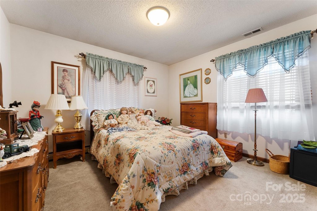 Leicester, North Carolina, 28748, United States, 3 Bedrooms Bedrooms, ,2 BathroomsBathrooms,Residential,Forsale,1960258