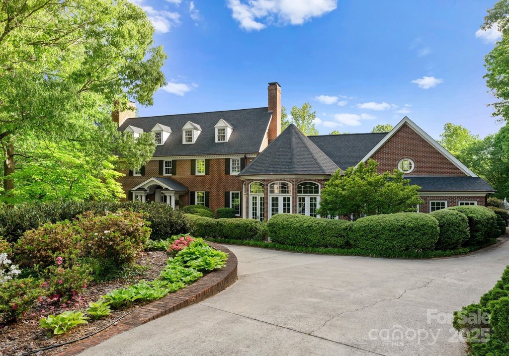 Hickory, North Carolina, 28601, United States, 4 Bedrooms Bedrooms, ,5.5 BathroomsBathrooms,Residential,Forsale,1953172