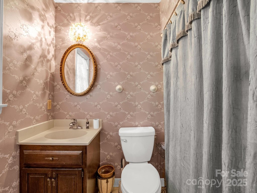 Hendersonville, North Carolina, 28791, United States, 4 Bedrooms Bedrooms, ,3 BathroomsBathrooms,Residential,Forsale,1960268