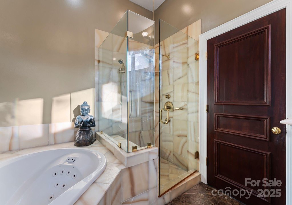 Hickory, North Carolina, 28601, United States, 4 Bedrooms Bedrooms, ,5.5 BathroomsBathrooms,Residential,Forsale,1953172