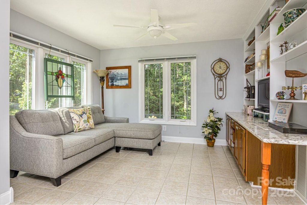 Hendersonville, North Carolina, 28792, United States, 3 Bedrooms Bedrooms, ,2.5 BathroomsBathrooms,Residential,Forsale,1960264