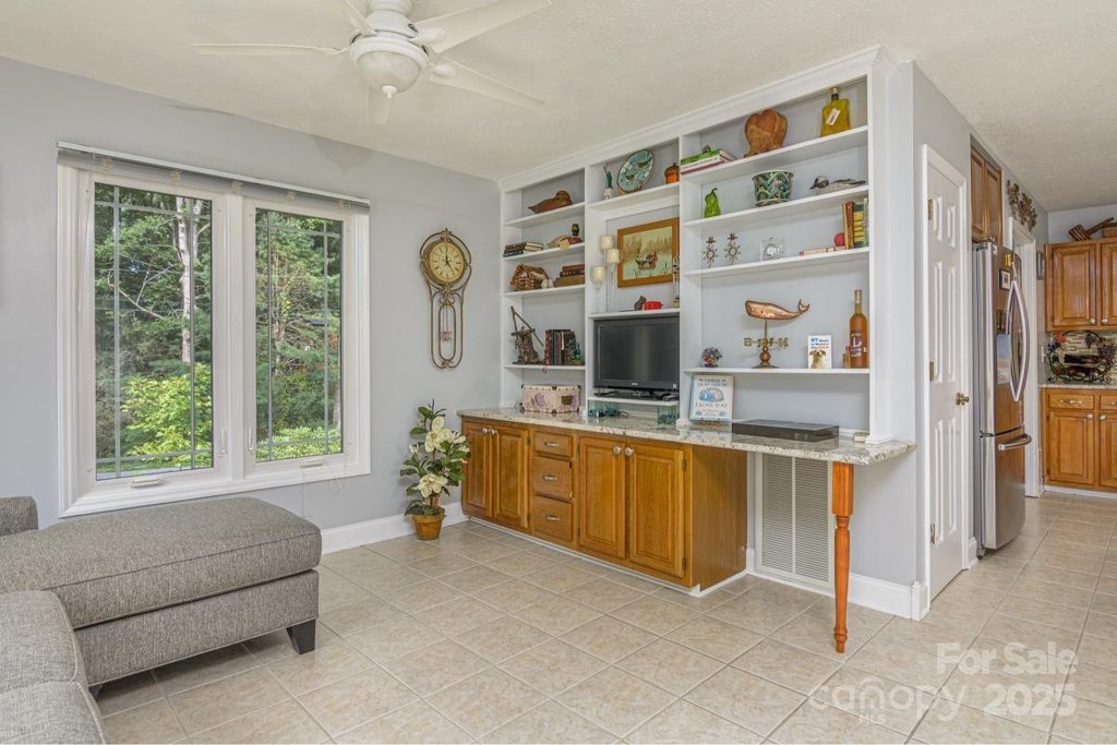 Hendersonville, North Carolina, 28792, United States, 3 Bedrooms Bedrooms, ,2.5 BathroomsBathrooms,Residential,Forsale,1960264