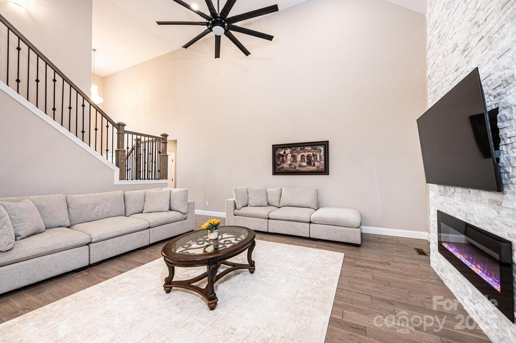 Granite Falls, North Carolina, 28630, United States, 5 Bedrooms Bedrooms, ,4 BathroomsBathrooms,Residential,Forsale,1934925