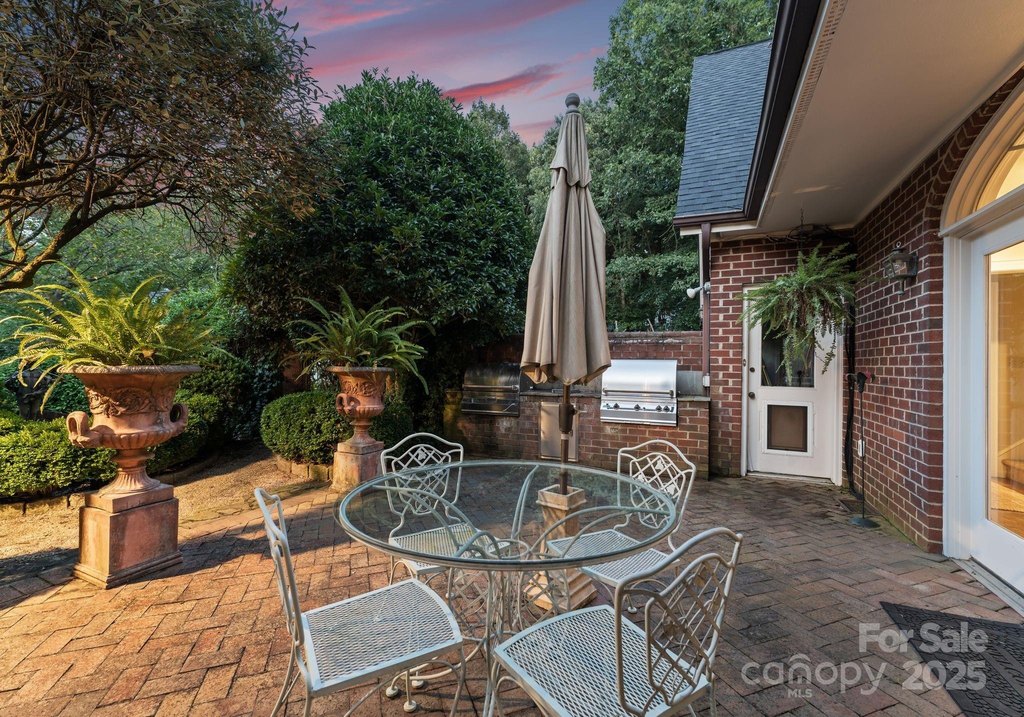 Hickory, North Carolina, 28601, United States, 4 Bedrooms Bedrooms, ,5.5 BathroomsBathrooms,Residential,Forsale,1953172
