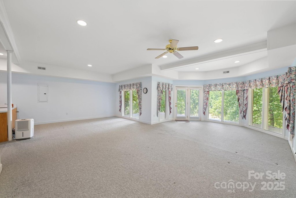 Tega Cay, South Carolina, 29708, United States, 4 Bedrooms Bedrooms, ,3.5 BathroomsBathrooms,Residential,Forsale,1934924