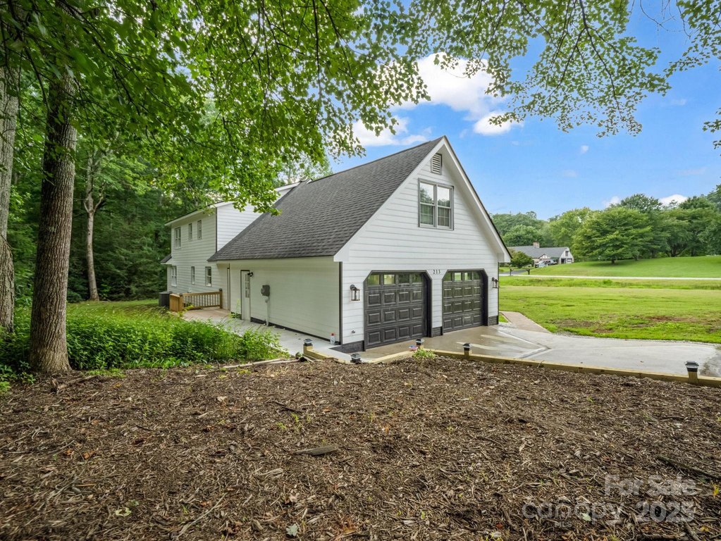 Hendersonville, North Carolina, 28791, United States, 4 Bedrooms Bedrooms, ,3 BathroomsBathrooms,Residential,Forsale,1960268