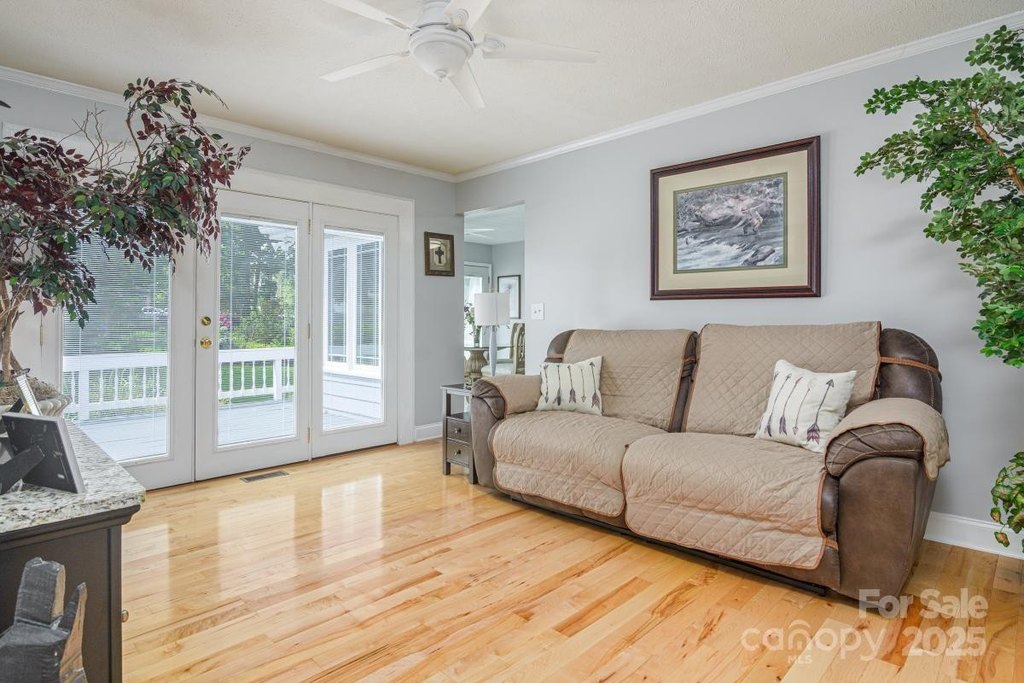 Hendersonville, North Carolina, 28792, United States, 3 Bedrooms Bedrooms, ,2.5 BathroomsBathrooms,Residential,Forsale,1960264