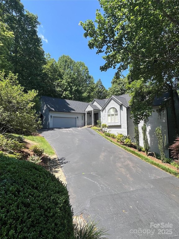 Flat Rock, North Carolina, 28731, United States, 3 Bedrooms Bedrooms, ,4.5 BathroomsBathrooms,Residential,Forsale,1904886 Flat Rock, North Carolina, 28731, United States, 3 Bedrooms Bedrooms, ,4.5 BathroomsBathrooms,Residential,Forsale,1904886