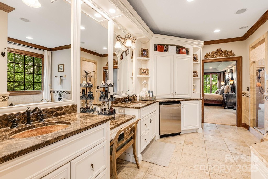 Fletcher, North Carolina, 28732, United States, 5 Bedrooms Bedrooms, ,5.5 BathroomsBathrooms,Residential,Forsale,1985904