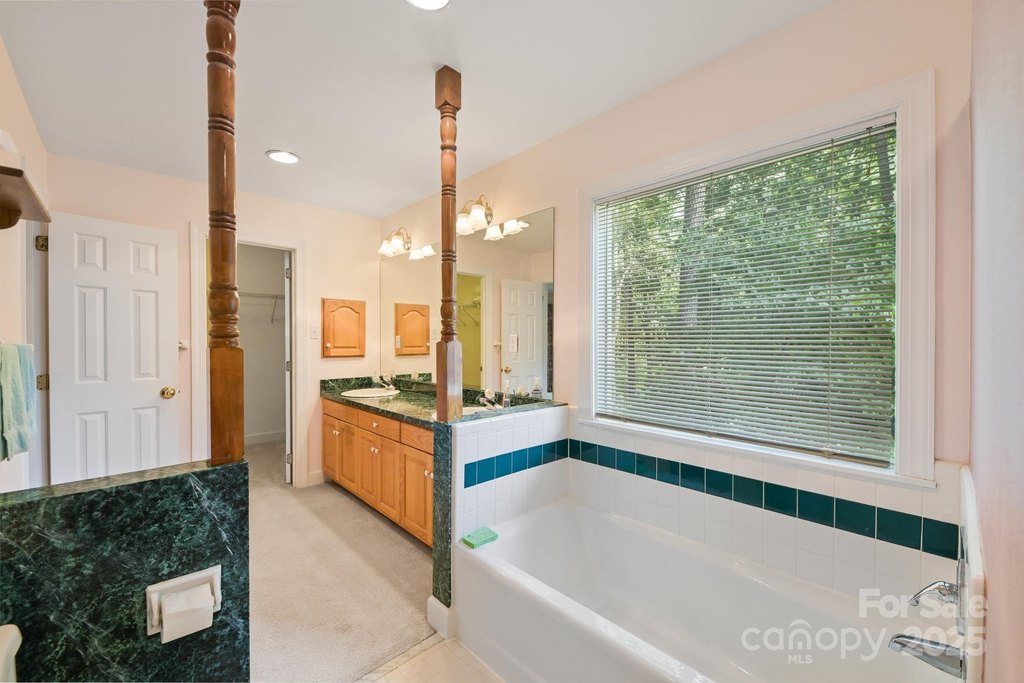 Tega Cay, South Carolina, 29708, United States, 4 Bedrooms Bedrooms, ,3.5 BathroomsBathrooms,Residential,Forsale,1934924