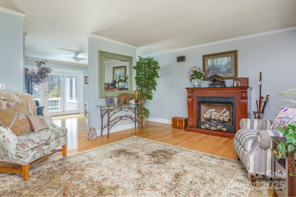 Hendersonville, North Carolina, 28792, United States, 3 Bedrooms Bedrooms, ,2.5 BathroomsBathrooms,Residential,Forsale,1960264