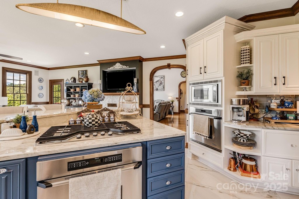 Fletcher, North Carolina, 28732, United States, 5 Bedrooms Bedrooms, ,5.5 BathroomsBathrooms,Residential,Forsale,1985904