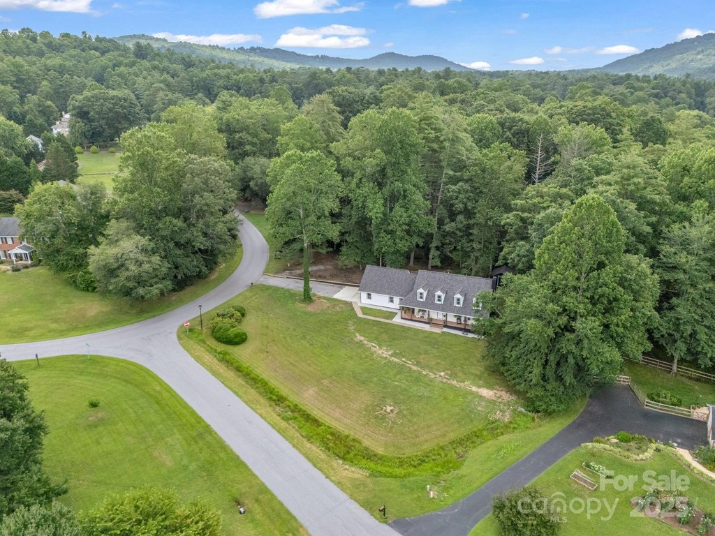 Hendersonville, North Carolina, 28791, United States, 4 Bedrooms Bedrooms, ,3 BathroomsBathrooms,Residential,Forsale,1960268