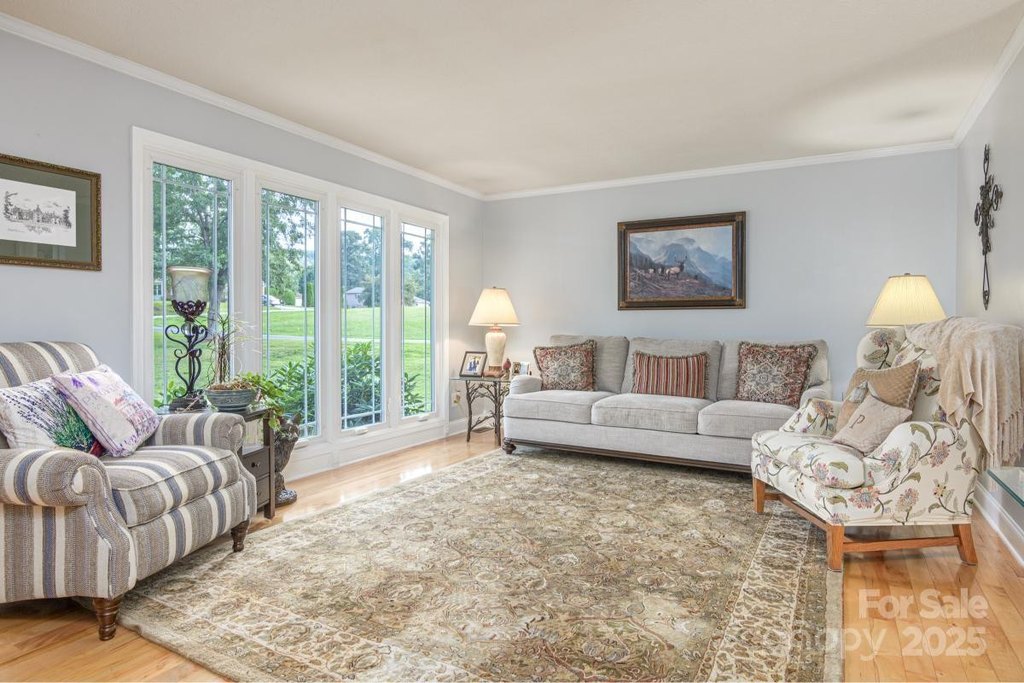 Hendersonville, North Carolina, 28792, United States, 3 Bedrooms Bedrooms, ,2.5 BathroomsBathrooms,Residential,Forsale,1960264