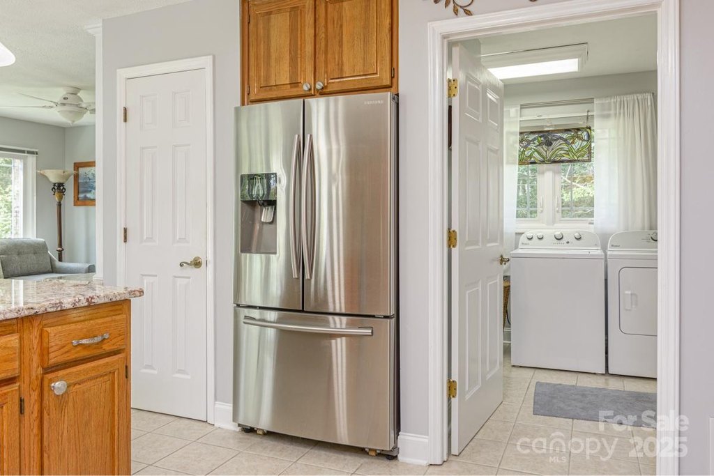 Hendersonville, North Carolina, 28792, United States, 3 Bedrooms Bedrooms, ,2.5 BathroomsBathrooms,Residential,Forsale,1960264