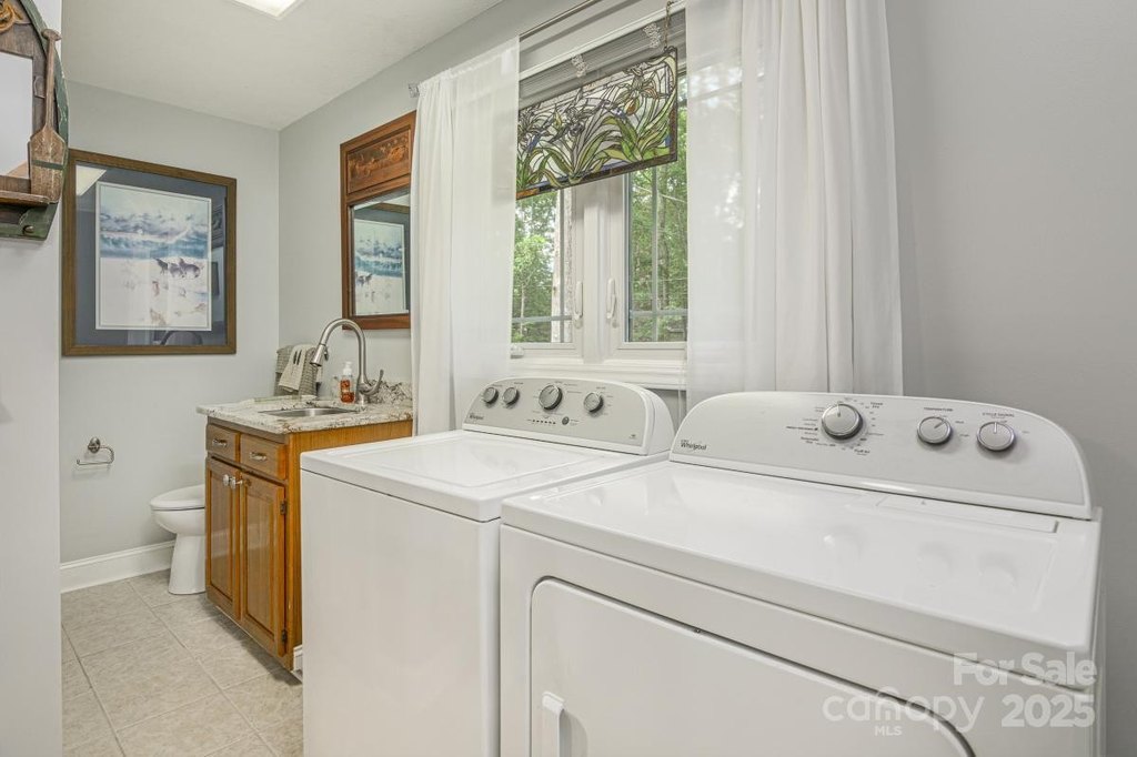 Hendersonville, North Carolina, 28792, United States, 3 Bedrooms Bedrooms, ,2.5 BathroomsBathrooms,Residential,Forsale,1960264