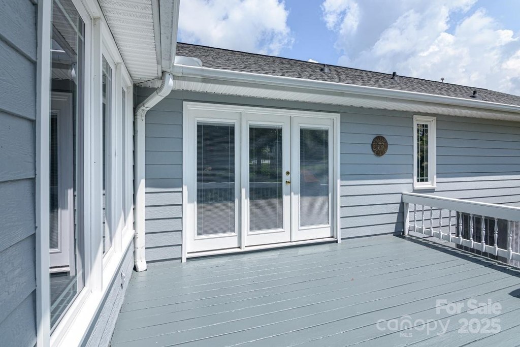 Hendersonville, North Carolina, 28792, United States, 3 Bedrooms Bedrooms, ,2.5 BathroomsBathrooms,Residential,Forsale,1960264