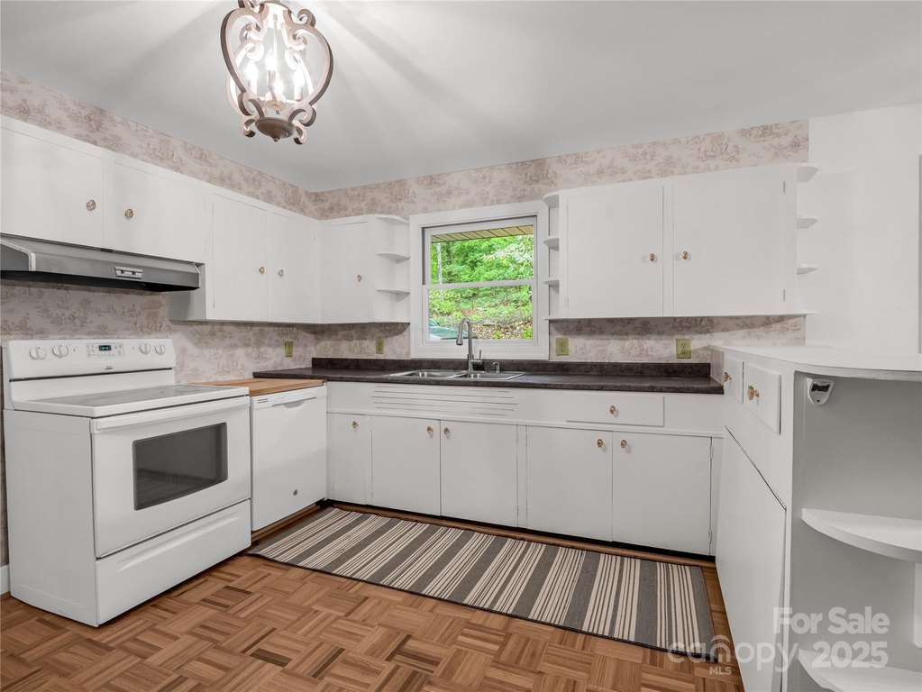 Columbus, North Carolina, 28722, United States, 3 Bedrooms Bedrooms, ,2.5 BathroomsBathrooms,Residential,Forsale,1985986