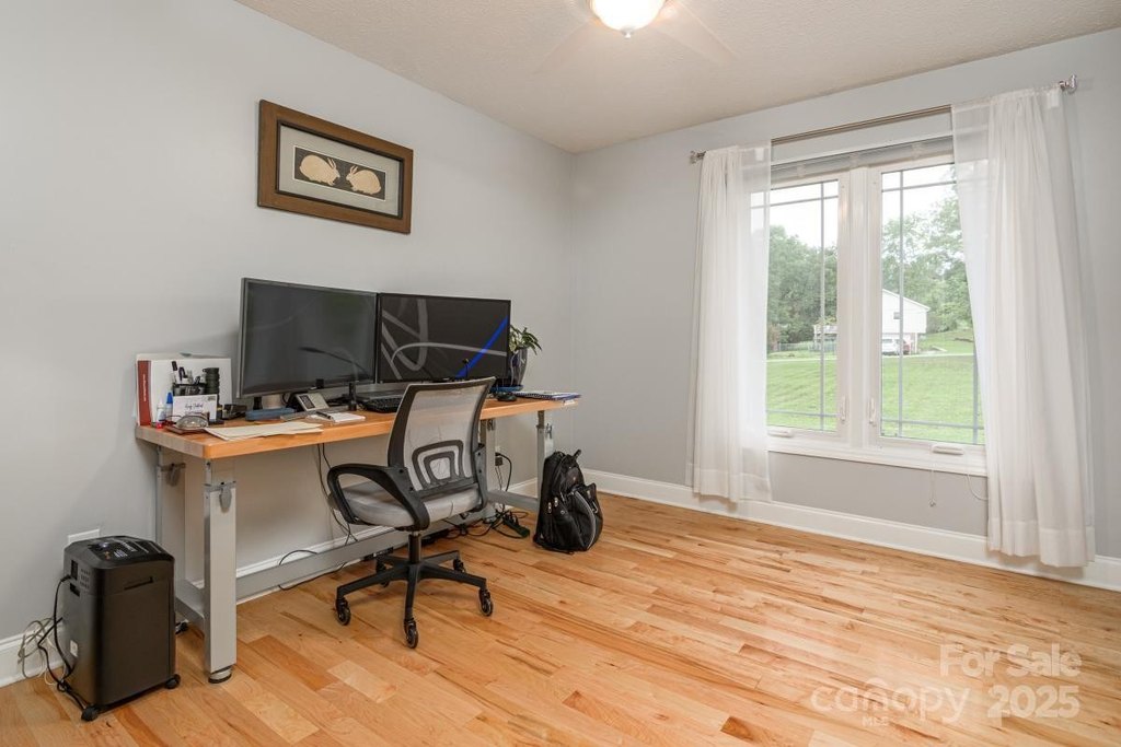 Hendersonville, North Carolina, 28792, United States, 3 Bedrooms Bedrooms, ,2.5 BathroomsBathrooms,Residential,Forsale,1960264