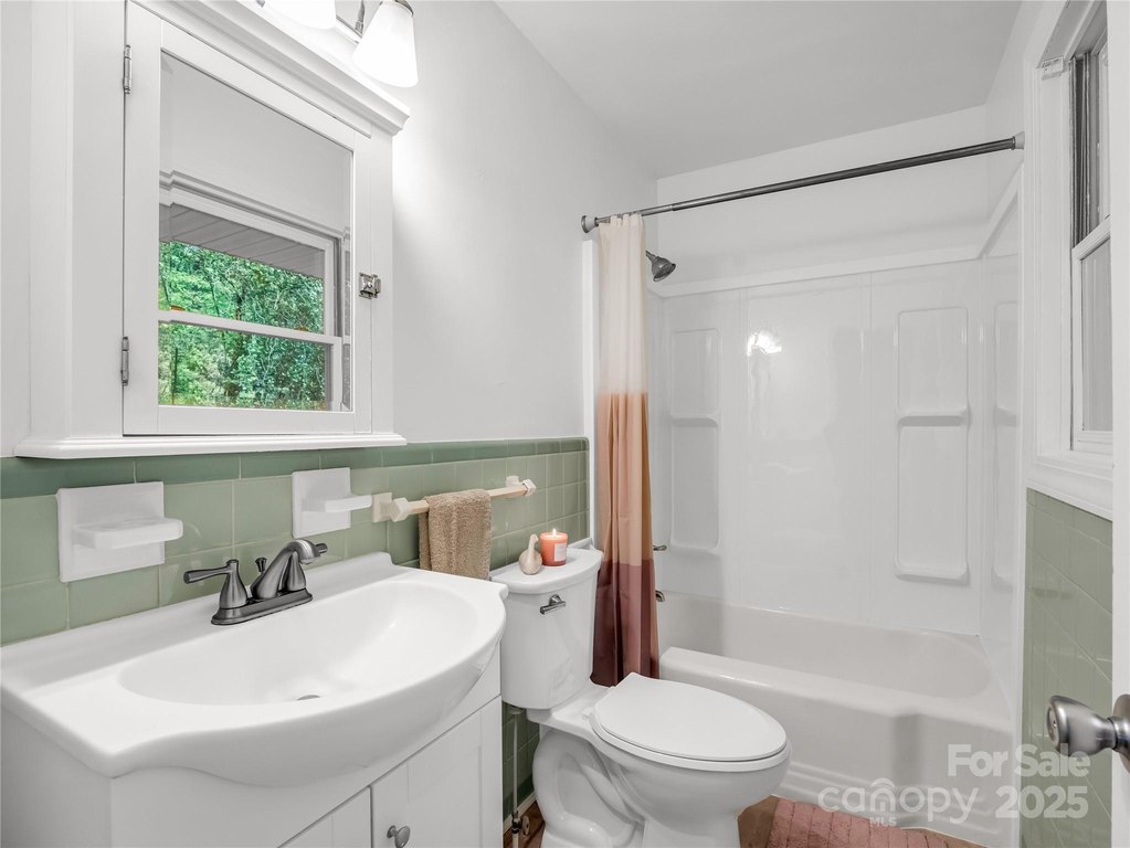 Columbus, North Carolina, 28722, United States, 3 Bedrooms Bedrooms, ,2.5 BathroomsBathrooms,Residential,Forsale,1985986