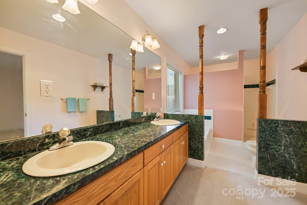 Tega Cay, South Carolina, 29708, United States, 4 Bedrooms Bedrooms, ,3.5 BathroomsBathrooms,Residential,Forsale,1934924