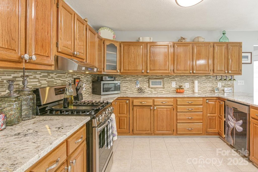 Hendersonville, North Carolina, 28792, United States, 3 Bedrooms Bedrooms, ,2.5 BathroomsBathrooms,Residential,Forsale,1960264