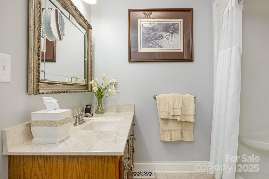 Hendersonville, North Carolina, 28792, United States, 3 Bedrooms Bedrooms, ,2.5 BathroomsBathrooms,Residential,Forsale,1960264