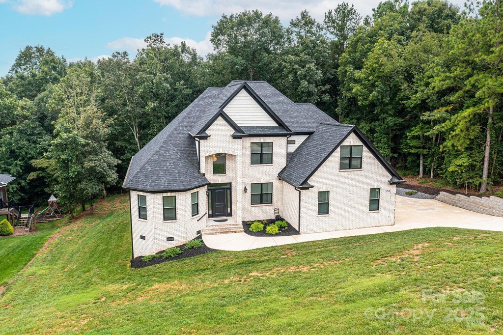 Granite Falls, North Carolina, 28630, United States, 5 Bedrooms Bedrooms, ,4 BathroomsBathrooms,Residential,Forsale,1934925
